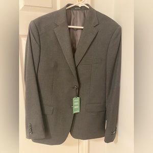 New Alfani stretch classic fit suit. Jacket is size 40s, pants 32x30.